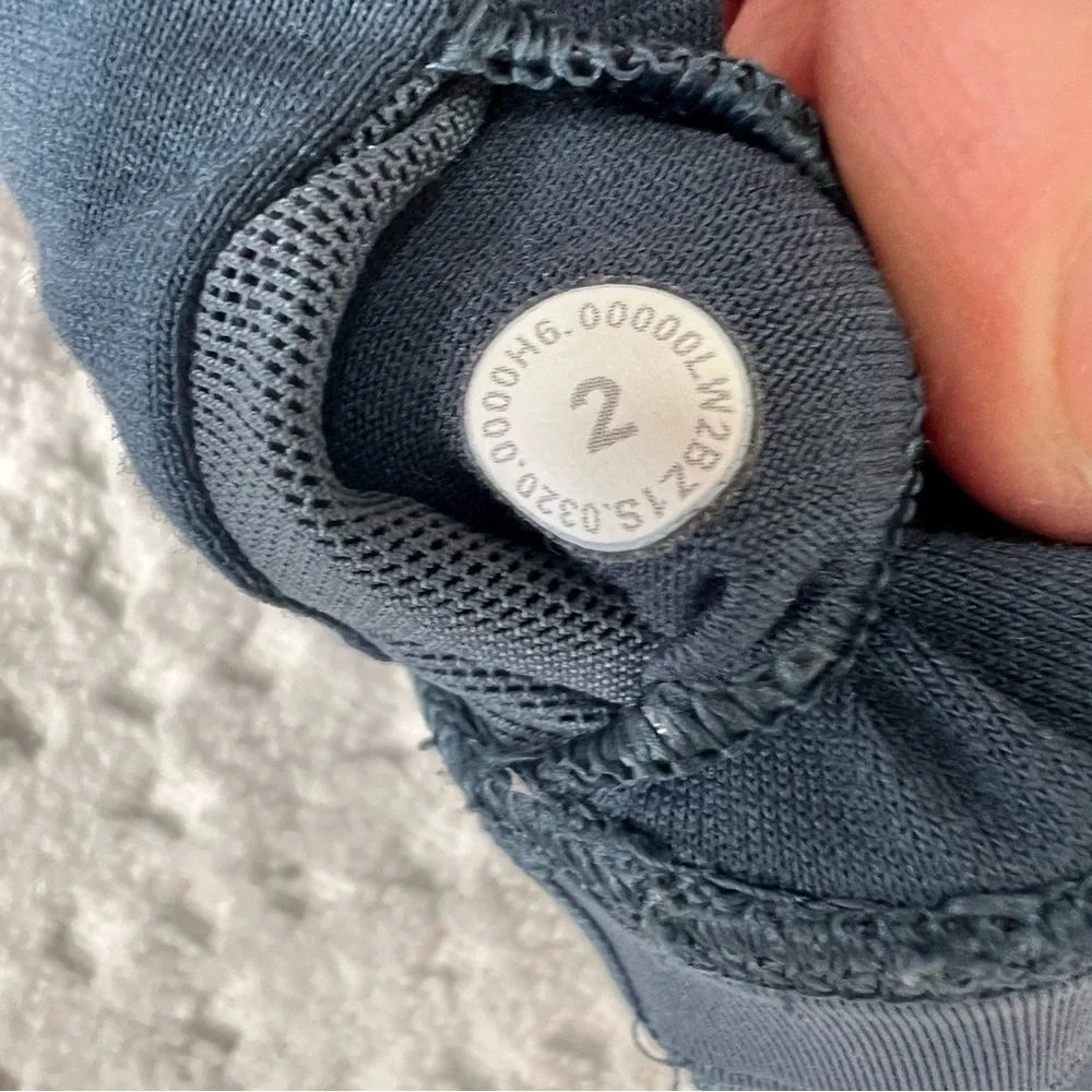 ! Lululemon Women's  Crop-top